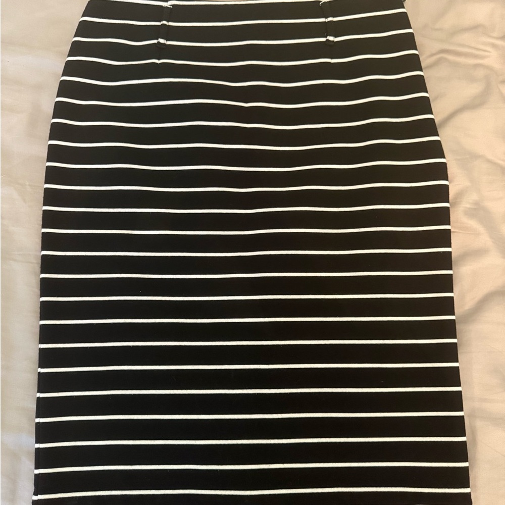 White House Black Market Black and White Pencil Skirt